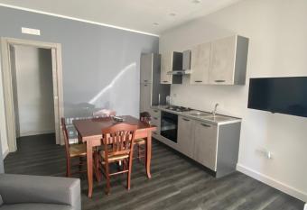 Grazioso appartamento a 50 metri dal mare allows 18 year olds to book a room