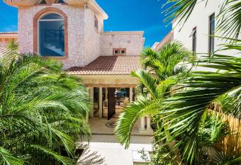 Estudio Casa Jaguar has Balcony rooms