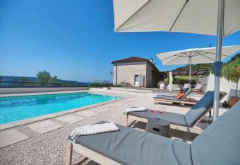 Domaine Lap  ze allows 18 year olds to book a room