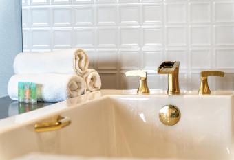 Aspire Inn Studios & Spas has Balcony rooms