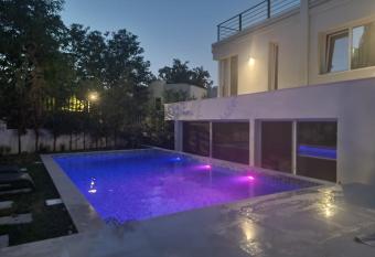 Villa Melodia has Balcony rooms