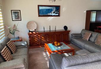 Residencia para personas de negocios en Quer  taro allows 18 year olds to book a room