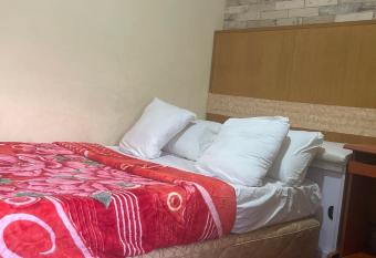 Yessit-Homestay has rooms with a private hot tub