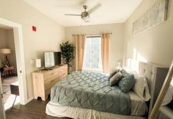 Museum District Apt Retreat w/BBQ Patio and Pool has Balcony rooms