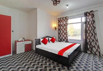 OYO Flagship 91238 Hotel Matamal And Cafe allows 18 year olds to book a room