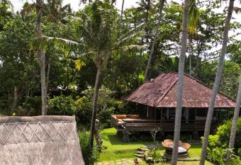 Secret Moon Beach House has Balcony rooms