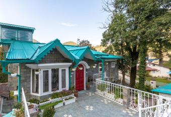 StayVista at Aloe Villa with Comp Breakfast, Indoor & Outdoor Games has Balcony rooms