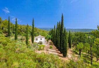 Le Clos Celine has Balcony rooms