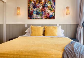 New Modern Deco  Apartment, With View, Pool, Spa and Sauna has rooms with a private hot tub