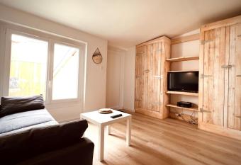 Aqueducs 4.2 allows 18 year olds to book a room