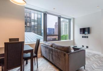 City One Bedroomed Apartment allows 18 year olds to book a room