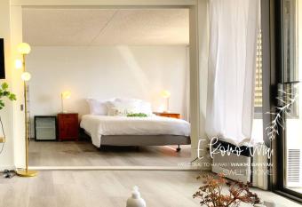 Ocean View/Free Parking/A Block Waikiki Beach allows 18 year olds to book a room