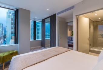 Luxury One Bedroom City Apartment allows 18 year olds to book a room