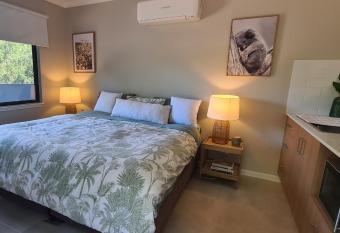 Trinity Beach Escape has Balcony rooms