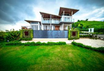 RedhomeX Sea Glass Villa has Balcony rooms