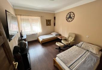 Feh  r galamb apartman has Balcony rooms