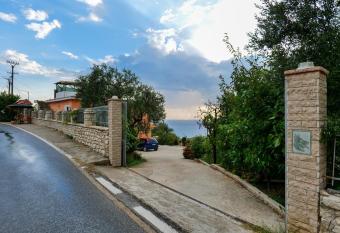 Villa Ani has Balcony rooms