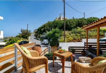 The Holiday House 3 has Balcony rooms