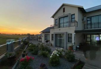 Rose garden countryside house has rooms with a private hot tub