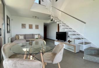 Atico en primera l  nea con espectaculares vistas allows 18 year olds to book a room