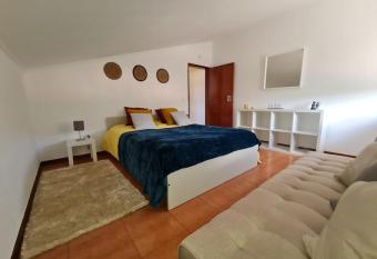 Alojamento 3 vistas has Balcony rooms