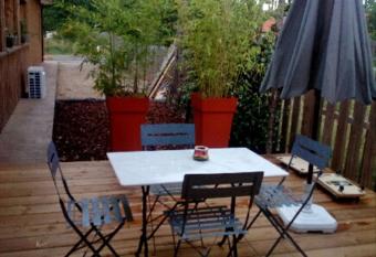 La cabane de marie allows 18 year olds to book a room