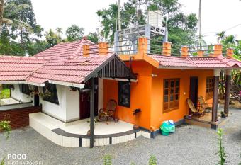 Golden Peak Estate Homestay has Balcony rooms