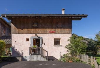 Chalet La Remise has Balcony rooms