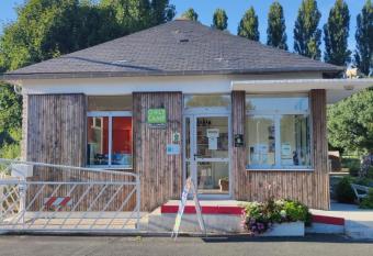 CAMPING ONLYCAMP LA GATINE allows 18 year olds to book a room