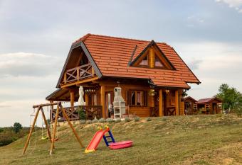 Hi  ica Bubika has rooms with a private hot tub