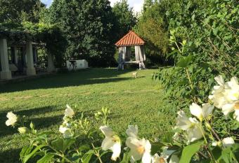Villa with swimming near Rome has rooms with a private hot tub