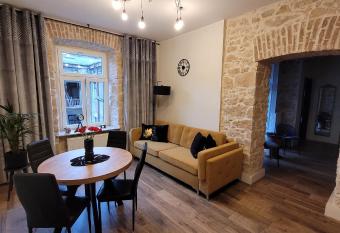 Kamieniczka 12 Apartamenty Cz  stochowa allows 18 year olds to book a room