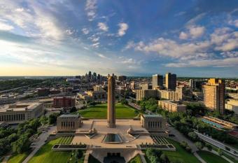 2 Bedroom Downtown Kansas City APT w/ all the amenities allows 18 year olds to book a room