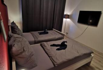 Liebevoll eingerichtete Ferienwohnung - Zentrale Lage - Netflix & Paytv allows 18 year olds to book a room