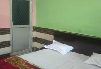 OYO Royal Inn allows 18 year olds to book a room