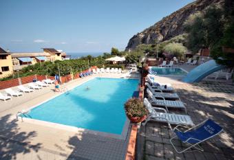 Bleu Village has Balcony rooms