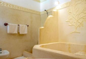 Likizo House has rooms with a private hot tub