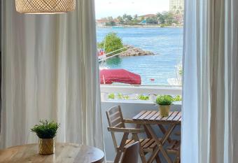 Sleeping & Beaching at Fishermans Point allows 18 year olds to book a room