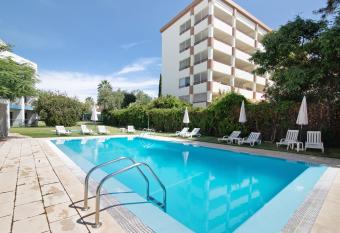 Zarco Vilamoura 206 has Balcony rooms