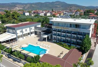 Lake Life Hotel has Balcony rooms