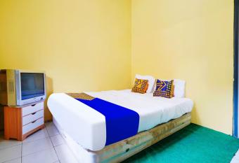 SPOT ON 91638 Anna Homestay Syariah allows 18 year olds to book a room