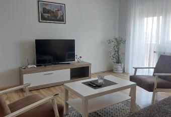 Apartman Centar has Balcony rooms