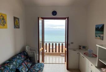 APPARTAMENTO SANT ALESSIO VILLAGE has Balcony rooms