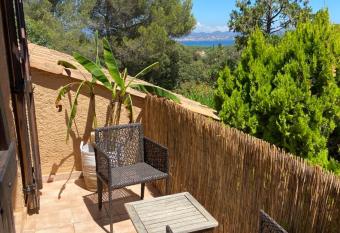 Appartement de vacances au calme absolu, vue mer. has Balcony rooms