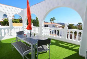 Casa Carmela has Balcony rooms