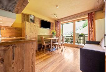 Zimmerhofer A4 Panorma has Balcony rooms