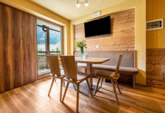 Zimmerhofer B4 Kristall has Balcony rooms