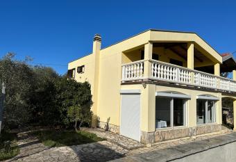 Haus mit Meerblick und Oliven Garten , Aussenk  che has Balcony rooms