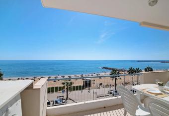 Apartamento T1 by the sea has Balcony rooms