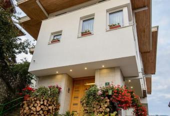 Residence Mahala has Balcony rooms